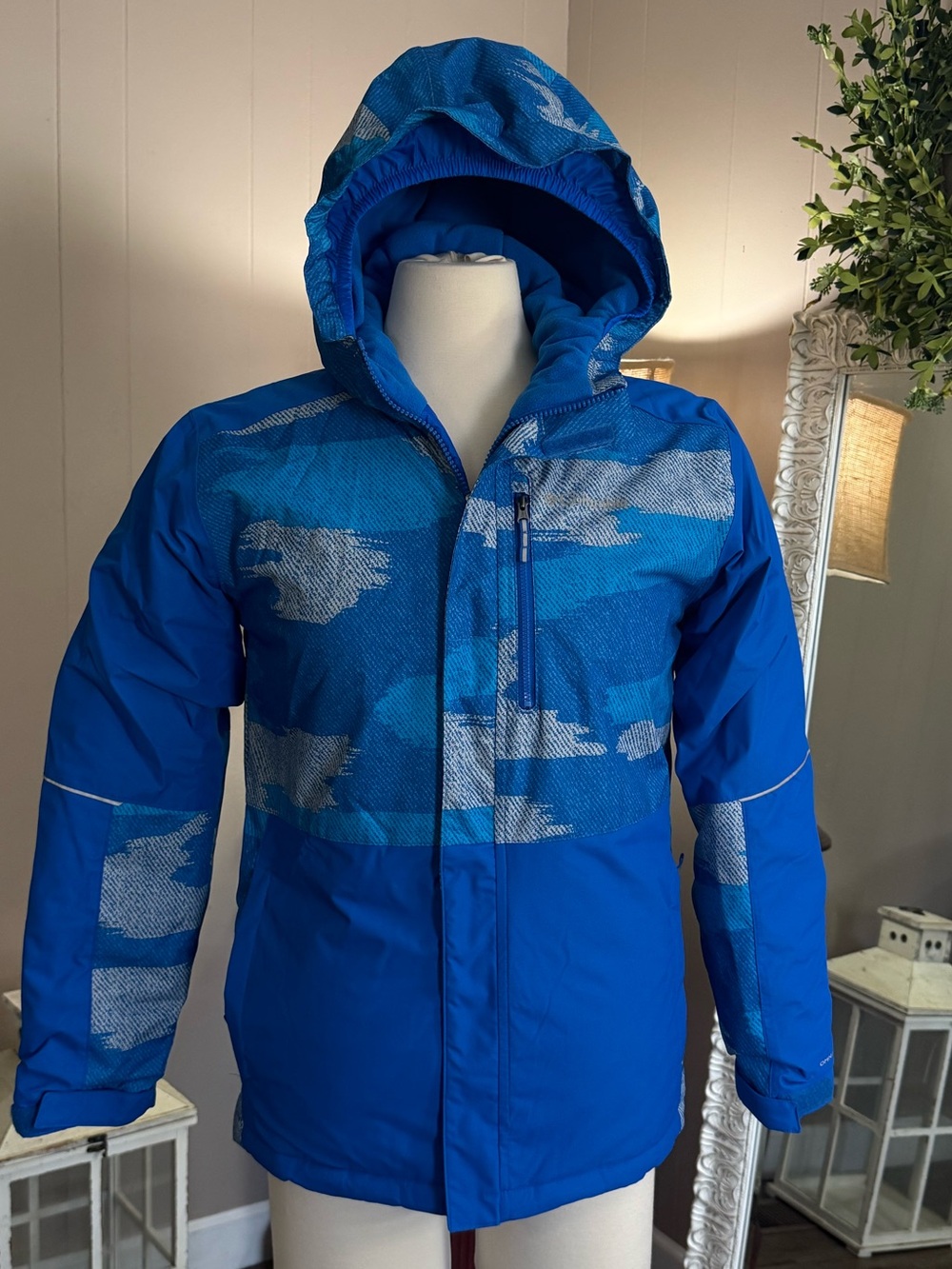 Columbia • Omni-Tech Snow Jacket - Picture 9 of 14